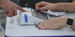 Plebiscito: eleitores de 6 cidades decidem transferência de distritos