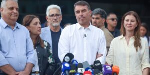 STF nega ter ordenado buscas em endereços de Flávio Bolsonaro