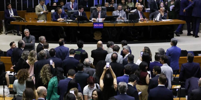 Alcolumbre marca votação da PEC pelo fim da 6×1 para quarta-feira