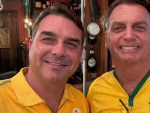 Moraes autoriza retomada das visitas de Flávio ao ex-presidente Jair Bolsonaro