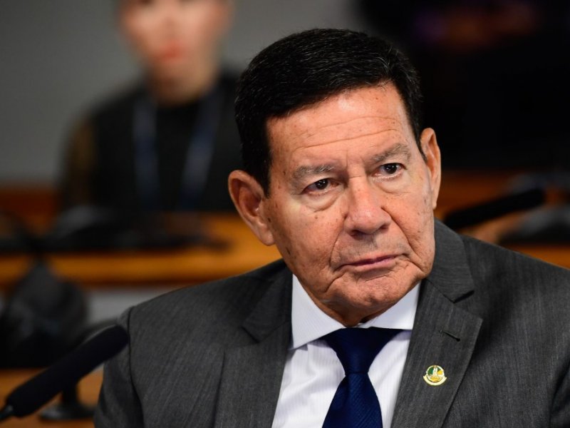 Hamilton Mourão foi o único senador que votou contra o fim da escala 6×1