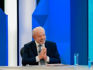 Lula fala sobre sua visão econômica: “Muito dinheiro na mão de poucos é pobreza”