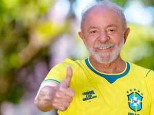 Lula e aliados vestem camisa da Seleção em mobilização nas redes sociais
