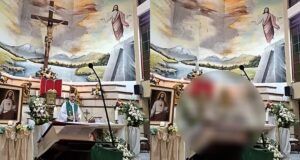 Padre morre após ser atingido por cruz de madeira durante missa no Equador