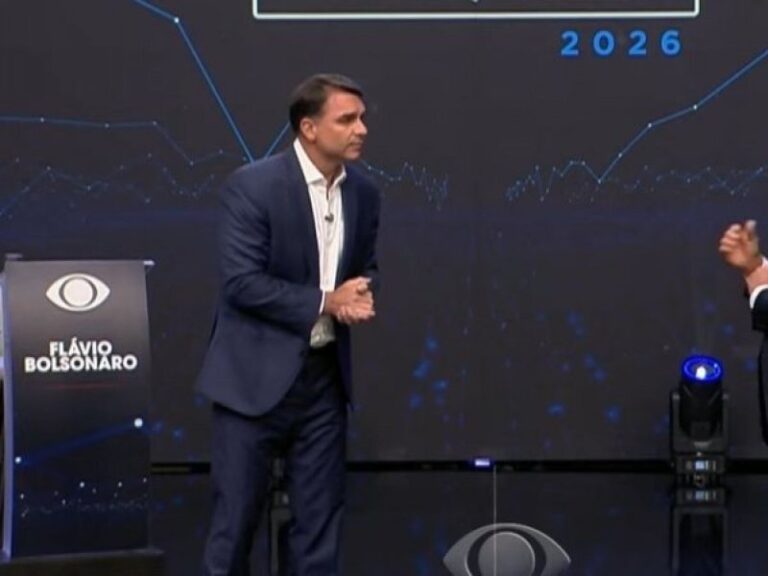 Flávio questiona por que 73% dos presidiários votaram em Lula, e presidente responde: ‘Quero que vote 100%, até teu pai’