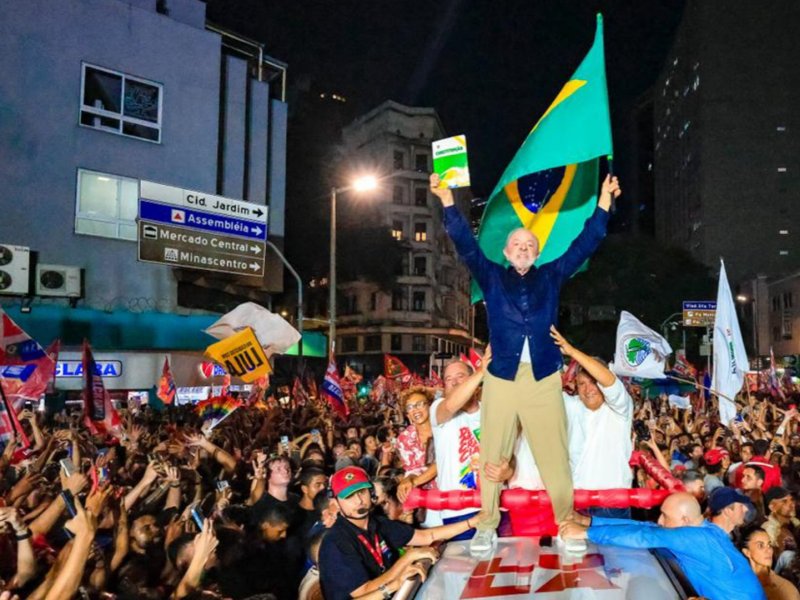 Lula convoca “Exército” de apoiadores para live e diz que “batalha vai ser dura”