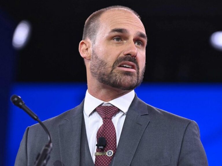 Eduardo Bolsonaro fala em “mandar fuzileiros navais” se Flávio perder eleição