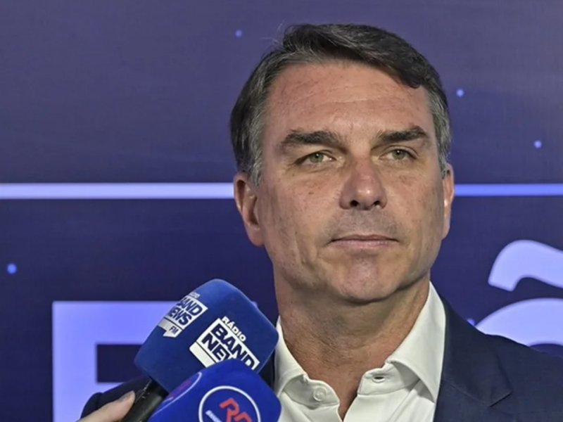 Flávio Bolsonaro chega aos EUA, afirma aliado de Trump