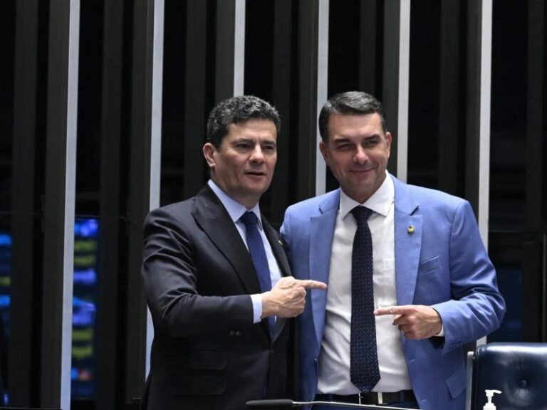 Moro chama ida de Flávio Bolsonaro para os EUA de “compreensível”