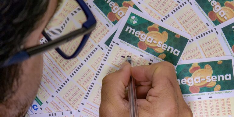 Mega-Sena acumula para R$ 230 milhões; confira os números sorteados