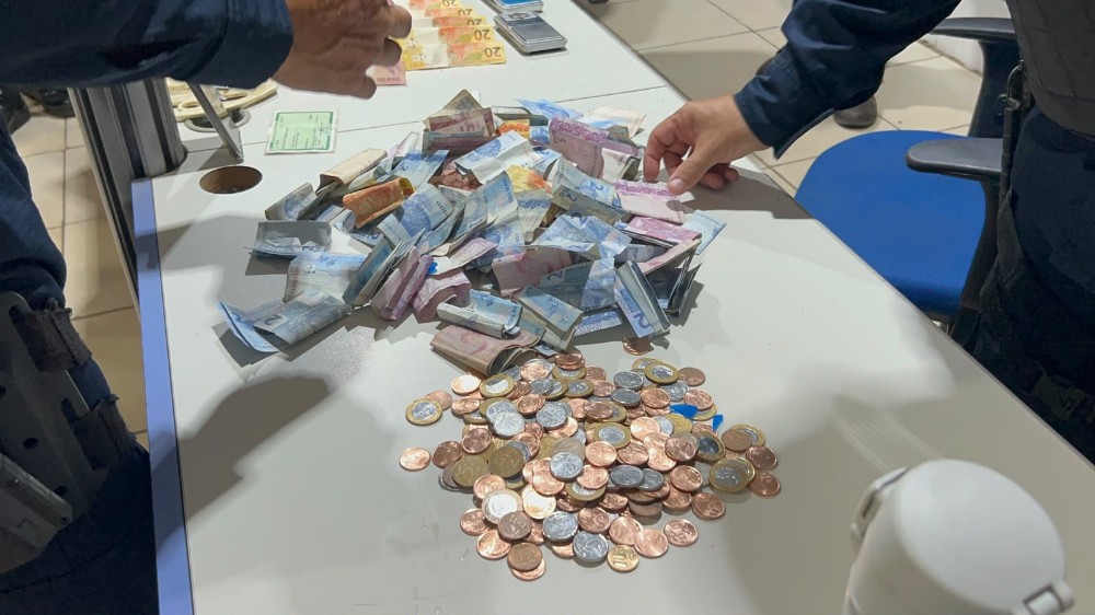 Traficante quebra a perna ao pular do terceiro andar durante ação da PM no Orgulho do Madeira - Polícia