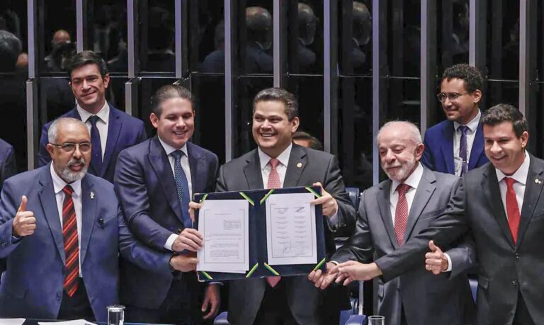 Promulgada emenda do fim da 6×1; escala 5×2 começa em 60 dias – Nacional