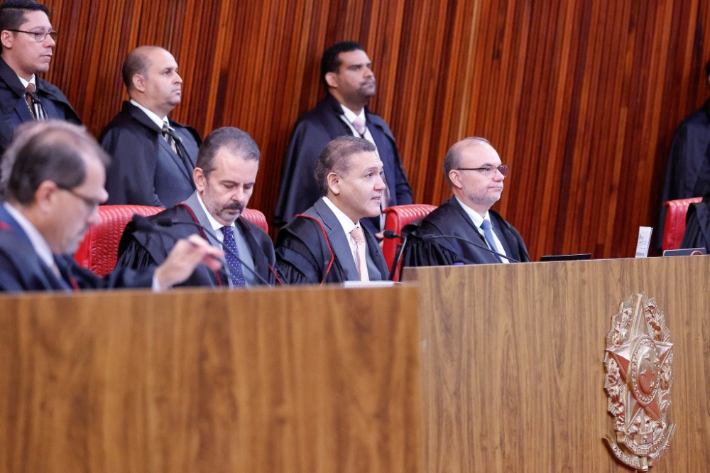 TSE determina que imagem de terceiros seja borrada em propaganda eleitoral de Lula – Eleições
