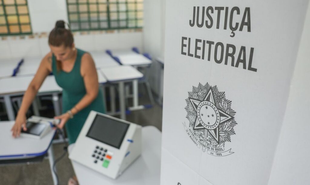 TSE informa que 900 urnas foram substituídas até o meio-dia; 4 em Rondônia – Eleições