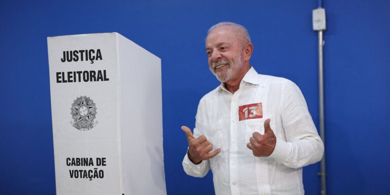 Lula vota e enaltece mobilização popular: nunca vi nada igual