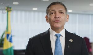 TSE nega acusação de Flávio sobre expulsão de fiscais de sala-cofre – Eleições
