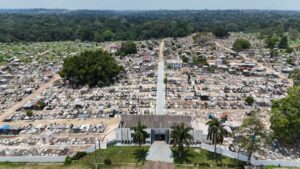 Equipes reforçam limpeza no cemitério Santo Antônio – Geral