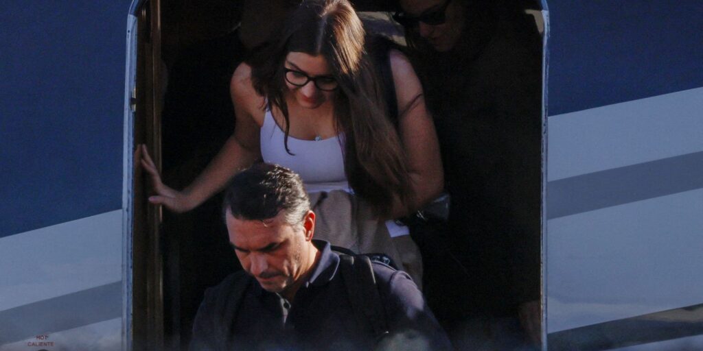 Aeronave com Flávio Bolsonaro e família pousa nos Estados Unidos