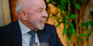 Lula diz que vai entregar amanhã ao TSE pedido de abertura de sigilo