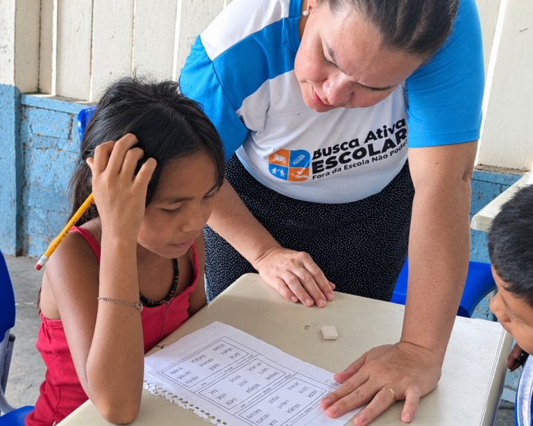 Educação – Equipes educacionais levam atendimento a escolas indígenas e unidades de difícil acesso em Guajará-Mirim – Governo do Estado de Rondônia
