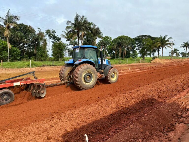 Estradas, Transportes, Serviços Públicos – Serviços de terraplanagem são executados pelo governo de RO na RO-494, em Primavera de Rondônia – Governo do Estado de Rondônia