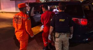 Bebê nasce dentro de viatura da PRF durante auxílio à gestante na BR-425, em Guajará-Mirim
