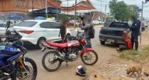 BPTRAN prende jovem sem CNH após acidente e identifica motor com restrição de furto e roubo
