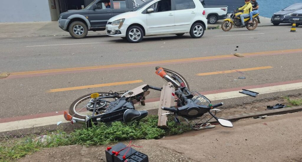 Ciclista de 27 anos fica ferido após colisão entre bicicleta elétrica e carro na zona Sul de Porto Velho