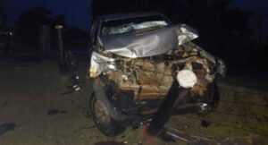 Colisão entre duas caminhonetes deixa um ferido durante forte chuva na RO-463
