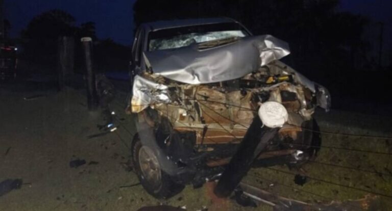 Colisão entre duas caminhonetes deixa um ferido durante forte chuva na RO-463
