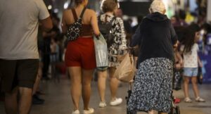 Corte de R$ 200 bilhões no orçamento inviabiliza proteção a benefícios sociais, apontam economistas