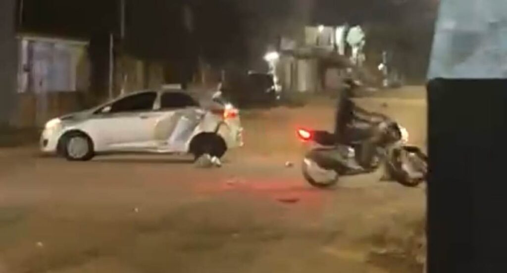 Duas pessoas ficam feridas em colisão entre carro e moto na Zona Leste; motorista foge do local