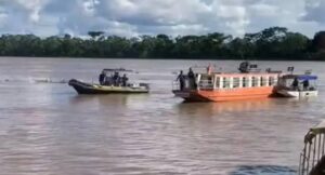 Embarcação afunda no Rio Mamoré perto do Porto Oficial de Guajará-Mirim