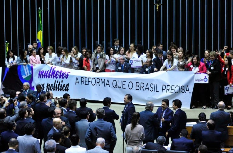 A barreira invisível: o abismo entre o voto feminino e o poder político em Rondônia – Especiais