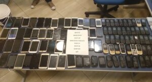 Apreensão de 31 celulares e drogas marca operação em presídio da capital