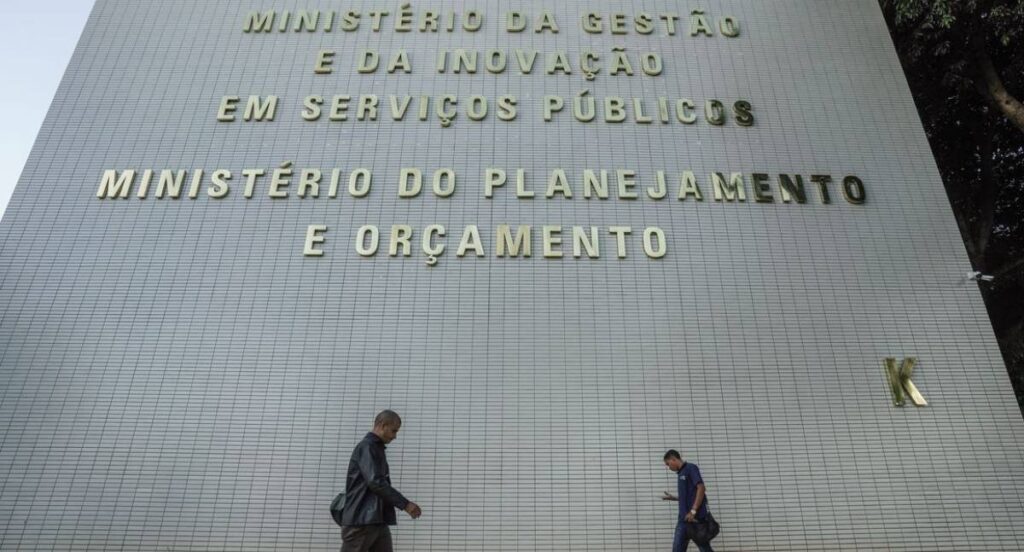 Governo prevê remanejar R$ 20 bilhões no Orçamento de 2027 para bancar pacote de estímulo