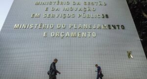Governo prevê remanejar R$ 20 bilhões no Orçamento de 2027 para bancar pacote de estímulo