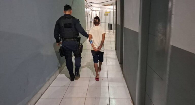 Homem é preso pela Polícia Militar com eletrodomésticos furtados no bairro Cristo Rei em RO
