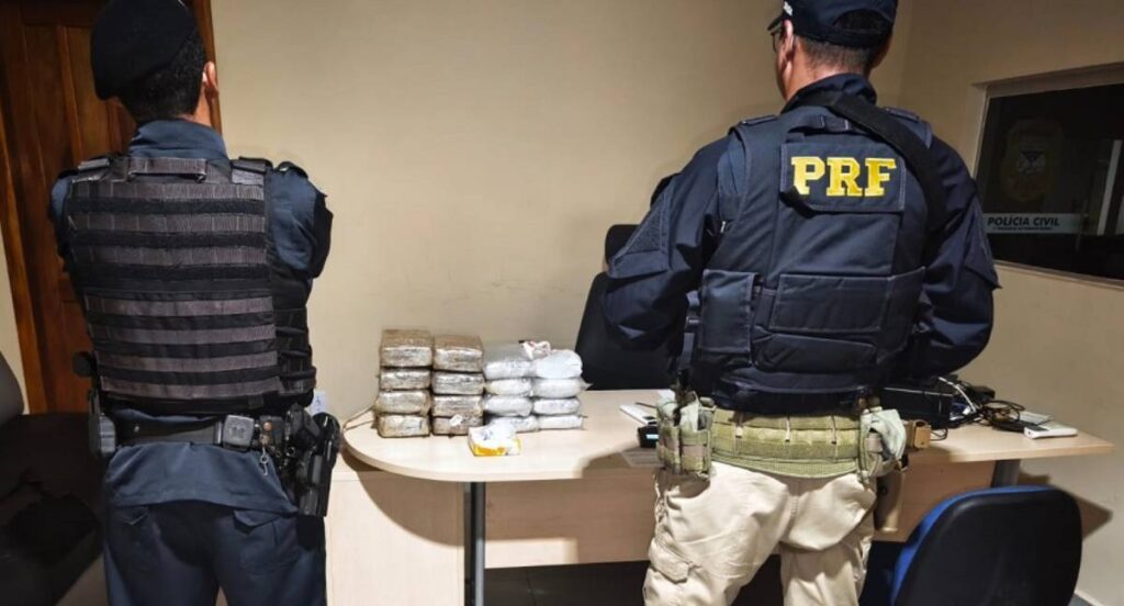 Homem é preso com 17 quilos de drogas em terminal rodoviário de Pimenta Bueno