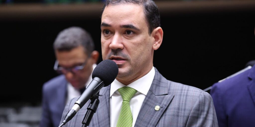 Vicentinho Júnior é eleito governador do estado do Tocantins