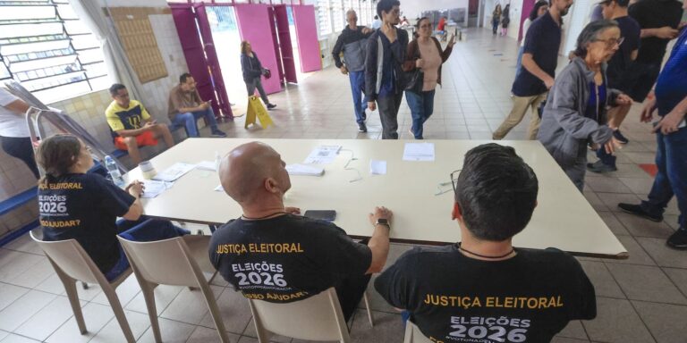 Apesar das fortes chuvas, eleições seguem tranquilas em São Paulo