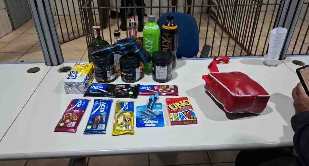 Jovem é preso após furto de produtos em supermercado de Porto Velho