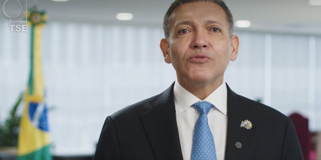 TSE nega acusação de Flávio sobre expulsão de fiscais de sala-cofre