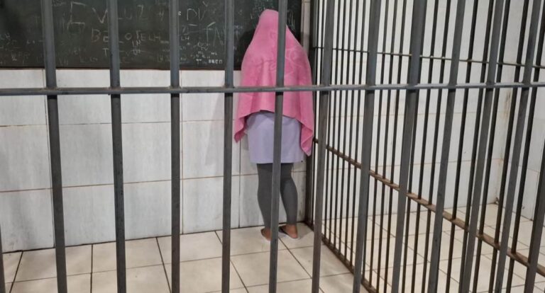 Mulher acredita estar sendo traída e promove quebra-quebra em posto de combustível em RO