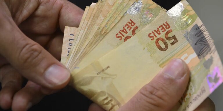 Número de superendividados no Brasil cresceu 75% em cinco anos, diz BC