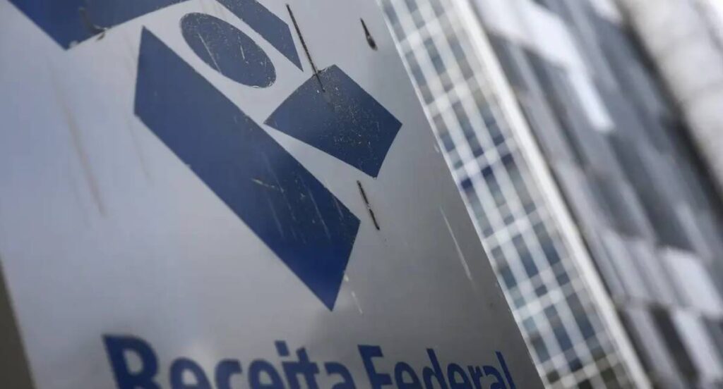 Receita Federal paga R$ 41 bilhões em restituições do Imposto de Renda e orienta 500 mil na malha fina