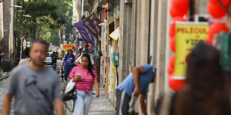 Fim da escala 6×1 traz esperança de mais tempo para família e saúde