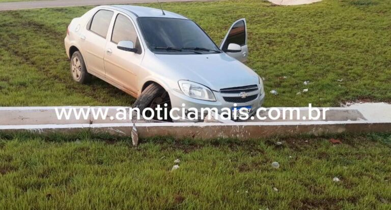 Veículo para em vala na BR-364 após suspeita de falha nos freios