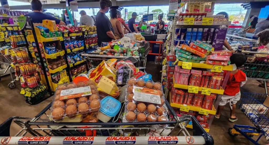 Vendas do varejo alimentar crescem até 6,5% no Brasil após proibição de ‘bets’, aponta Abras