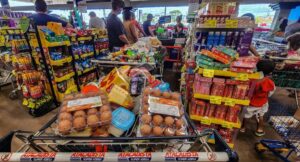 Vendas do varejo alimentar crescem até 6,5% no Brasil após proibição de ‘bets’, aponta Abras